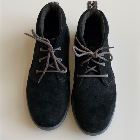 UGG Canoe Suede II Boys Sz 4 (Big Kid) - Picture 5 of 11